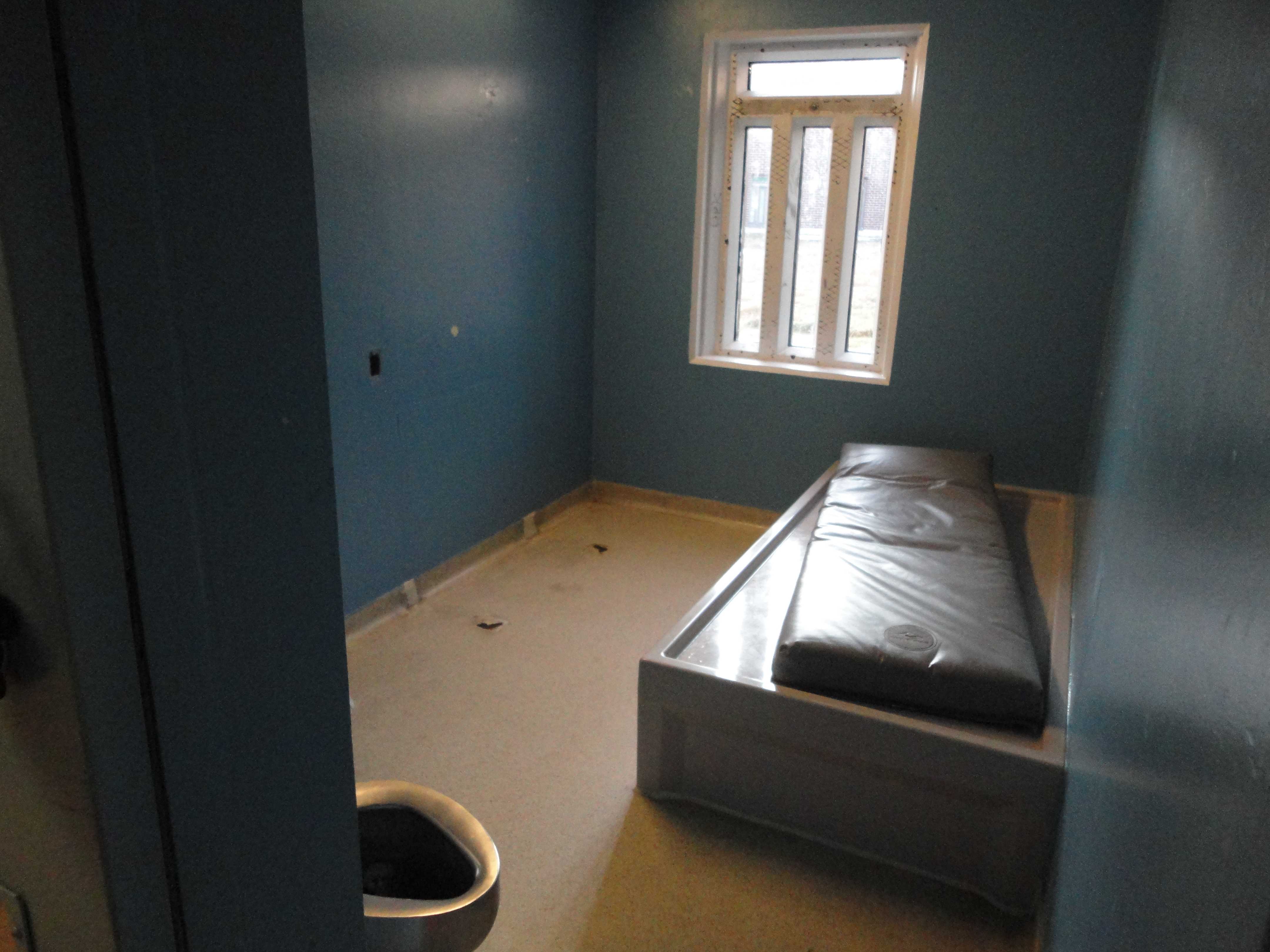 Photo of an unoccupied Therapeutic Range cell at Atlantic Institution