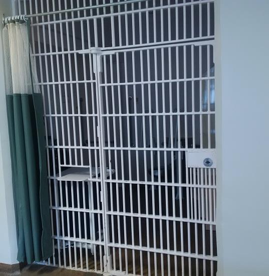 A picture of a cell in prison infirmary.