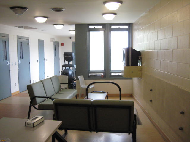 Photo of the common area at Grand Valley Institution’s maximum security unit.