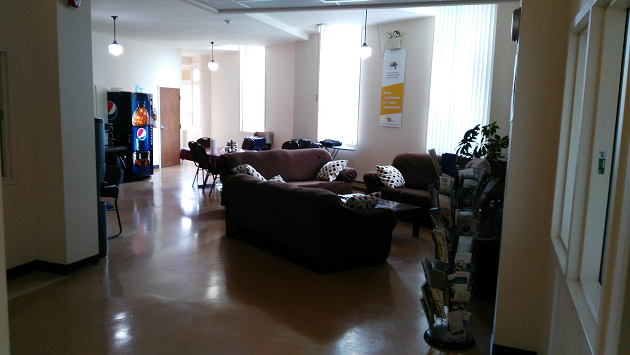 Photo of a common room at Maison Cross Roads in Montreal, Quebec