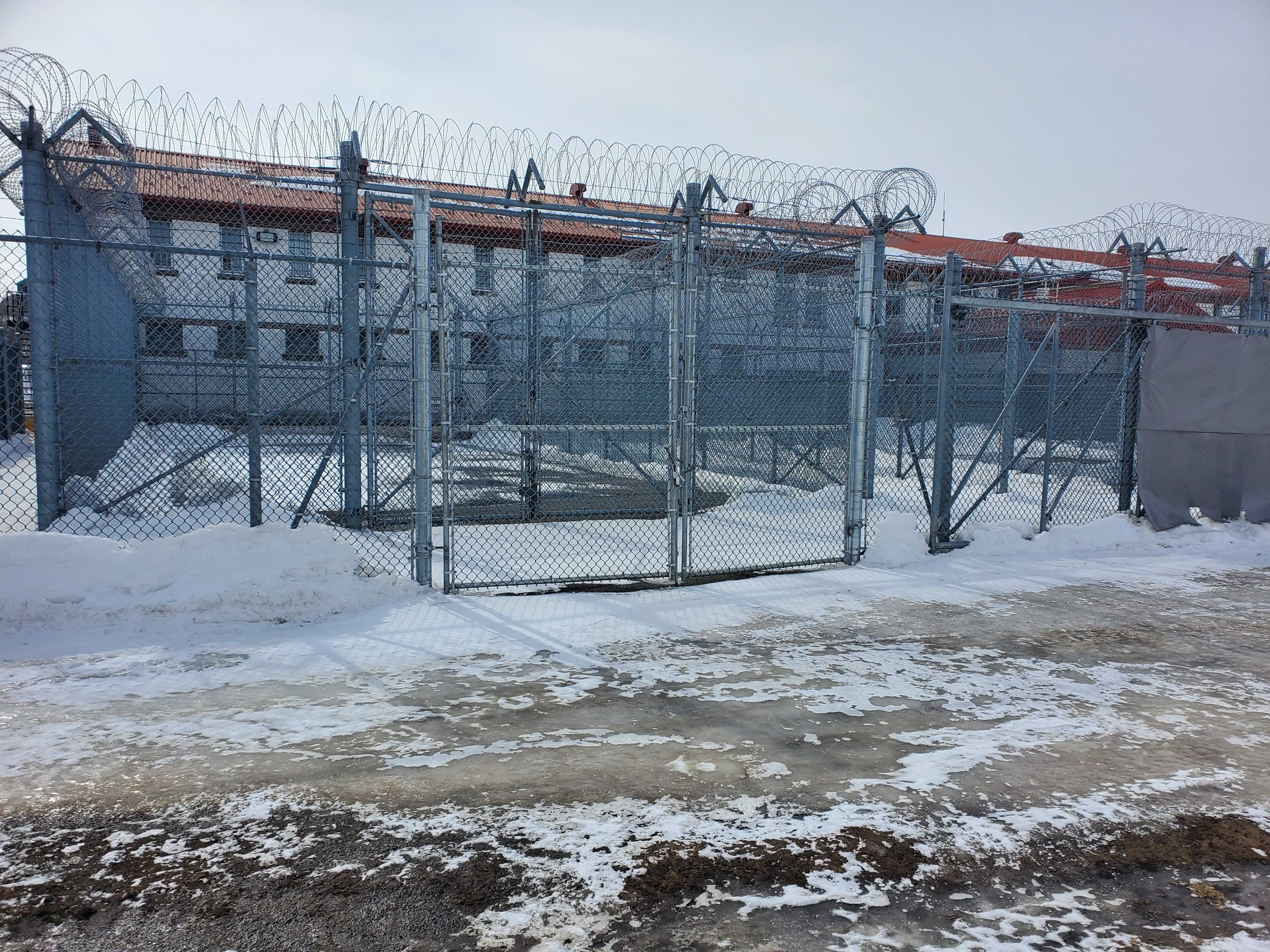 A photo of the yard for the medical isolation unit at the Federal Training Centre.