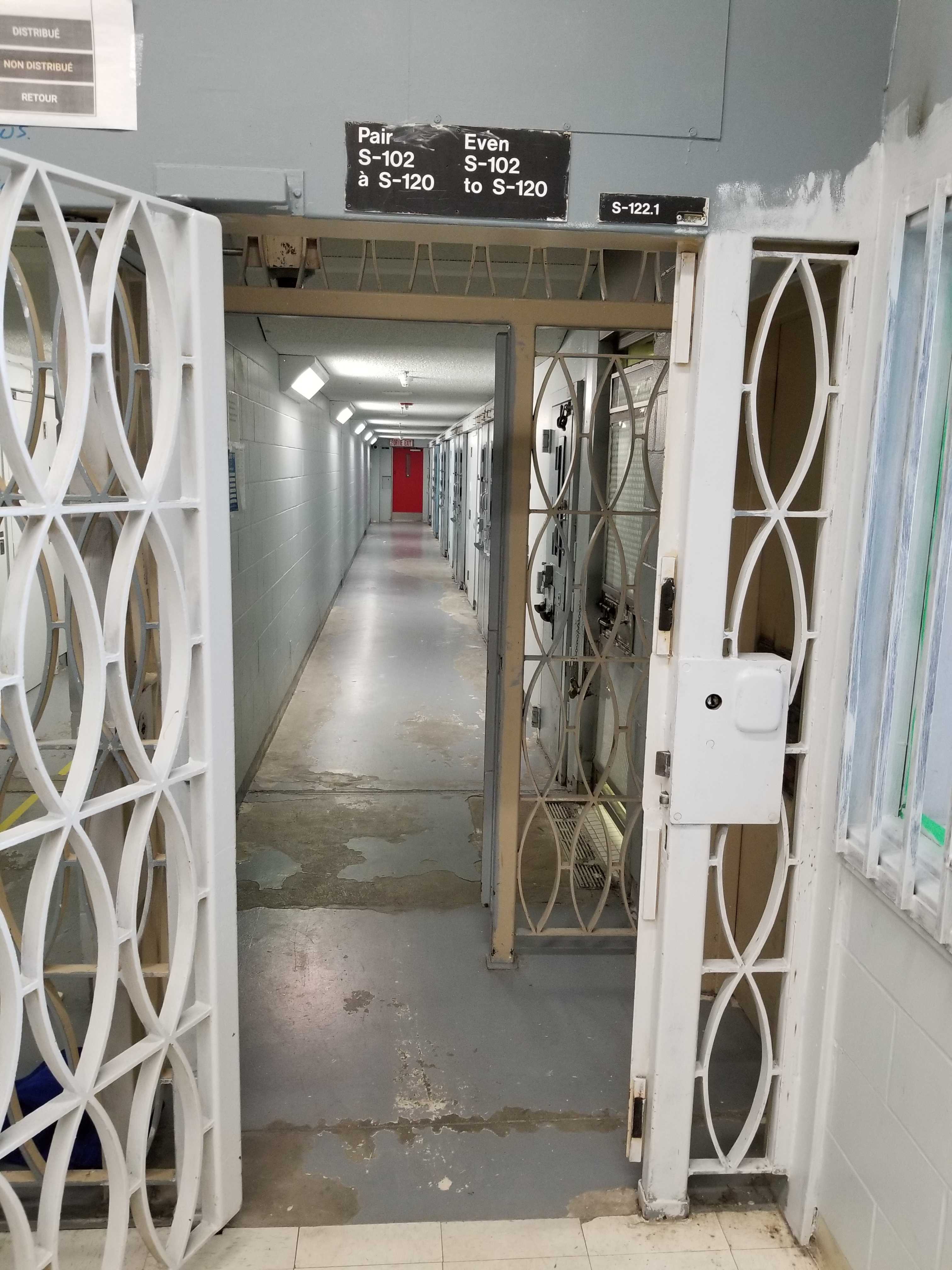 Photo d’une cellule occupée dans l’UIS à l’Établissement de Kent