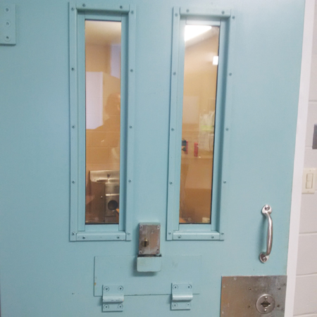 Photo d'une porte d'une cellule