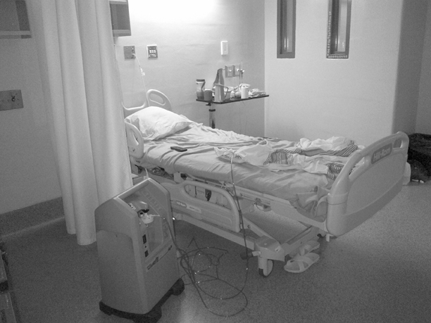 Un lit pour soins de santé