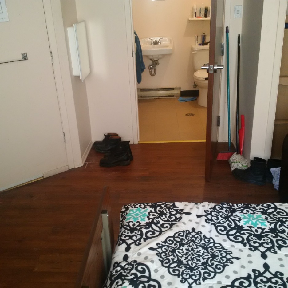 A picture of a bedroom at Maison Cross Roads (community based residential facility in Montreal, Quebec).