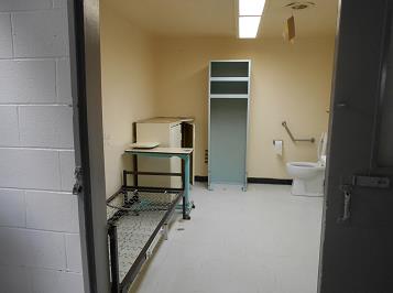 A picture of an accessible cell at the Federal Training Centre