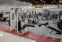 Gym - exercise machines - Gymnase - appareils de musculations