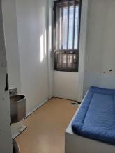 Cell with mattress - Cellule avec un matelas