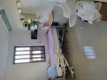 Medical bed (unoccupied) - Lit médical (inoccupé)