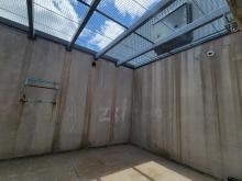 Unit 4 yard - Cour de l'unité 4