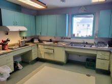 Living unit kitchen - Cuisine de l'unité résidentielle