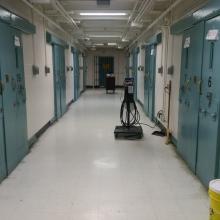Hallway of segregation unit - Couloir de l'unité d'isolement