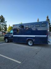 10-passenger transport van - Fourgon de transport pour 10 passagers
