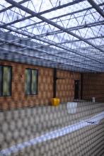 Caged yard - Cour en cage