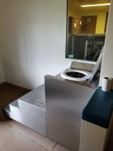 Dry cell toilet - Toilette d'une cellule nude