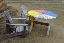 Seating near sweat lodge grounds - Sièges proches des terrains de la tente de sudation