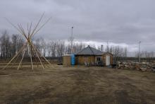 Sweat lodge and cabin - Tente de sudation et cabane