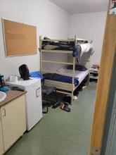 Room with bunk bed - Chambre avec un lit superposé