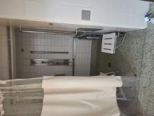 Shower in geriatric unit - Douche dans l'unité gériatrique