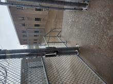 Yard stairwell - Les escaliers dans une cour
