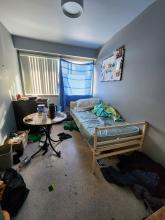 Unkept room - Chambre pas entretenu